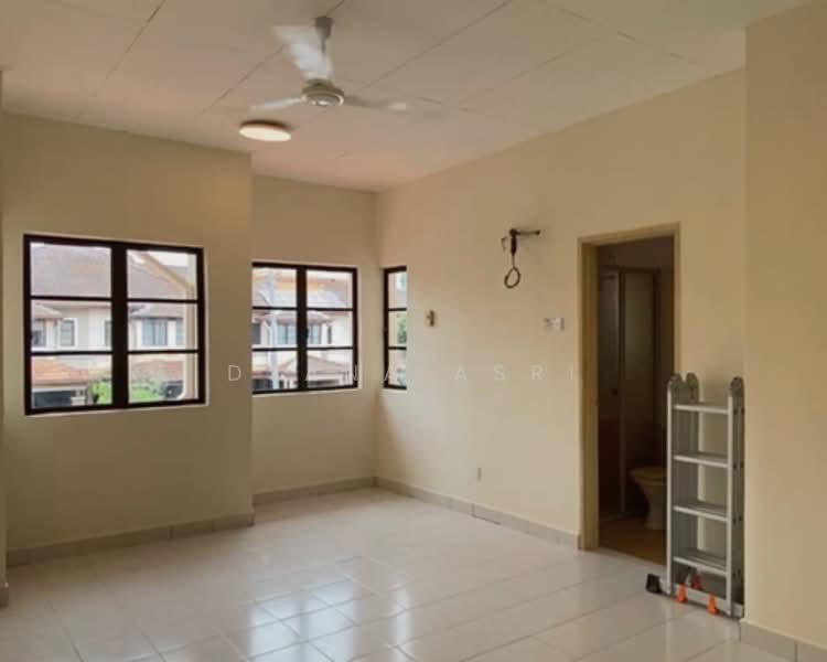 Rumah Teres 2 Tingkat untuk Dijual di Bukit Jelutong (Shah Alam) - Dyana Asri - Living Room - PropertyGuru.com.my