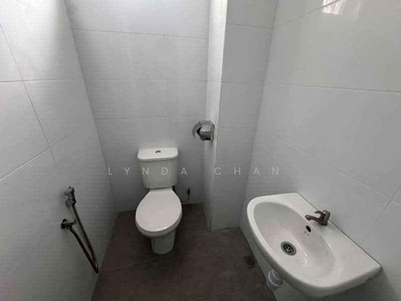 Pejabat untuk Disewa di Symphony Park (Jelutong) - Lynda Chan - Bathroom - PropertyGuru.com.my