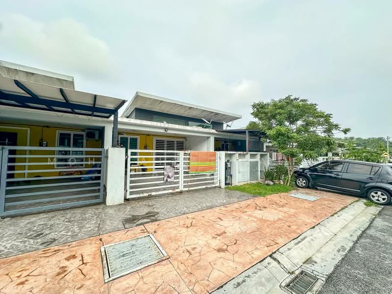 1-storey Terraced House for Sale in Kajang (Selangor) - Mohd Aizat Saiful Bahri - Exterior - PropertyGuru.com.my