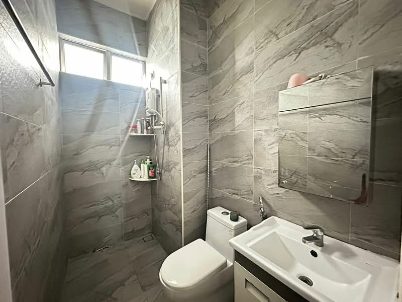 Semi-Detached House for Sale in Taman Bukit Jaya (Ulu Tiram) - Terence Tan - Bathroom - PropertyGuru.com.my
