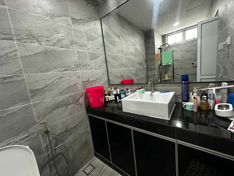 Semi-Detached House for Sale in Taman Bukit Jaya (Ulu Tiram) - Terence Tan - Bathroom - PropertyGuru.com.my