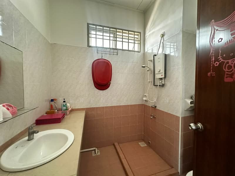 Semi-Detached House for Sale in Taman Bukit Jaya (Ulu Tiram) - Terence Tan - Bathroom - PropertyGuru.com.my