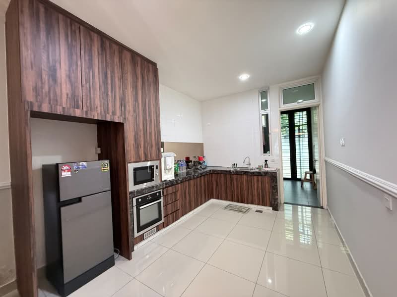 2-storey Terraced House for Sale in Taman Mount Austin (Tebrau) - Elvis Ku - Kitchen - PropertyGuru.com.my