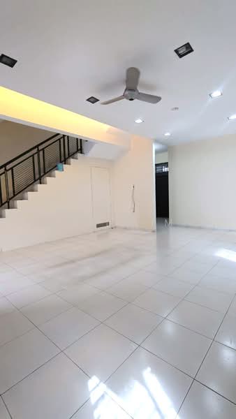 Rumah Teres 2 Tingkat untuk Dijual di Taman Setia Indah (Tebrau) - Karl Lim - Living Room - PropertyGuru.com.my