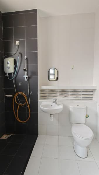 Rumah Teres 2 Tingkat untuk Dijual di Taman Setia Indah (Tebrau) - Karl Lim - Bathroom - PropertyGuru.com.my
