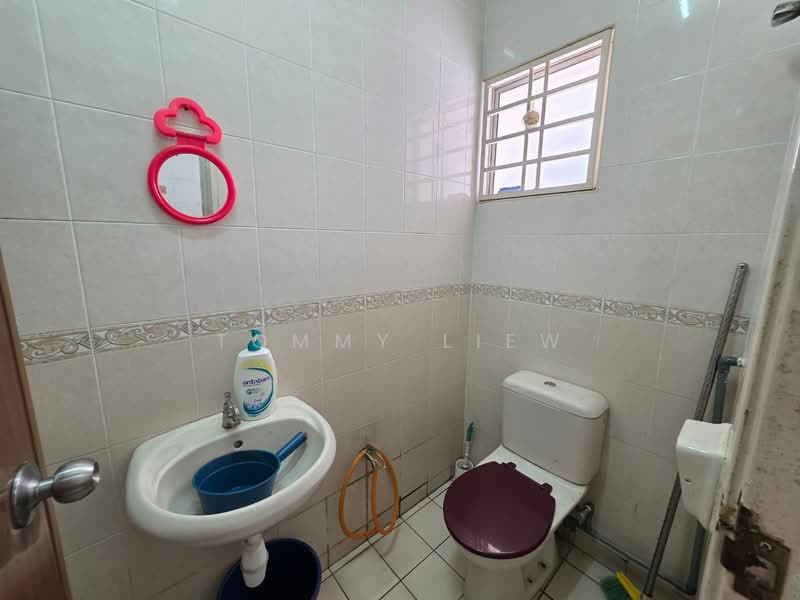 Apartment for Sale at Taman Setia Balakong - Tommy Liew - Bathroom - PropertyGuru.com.my