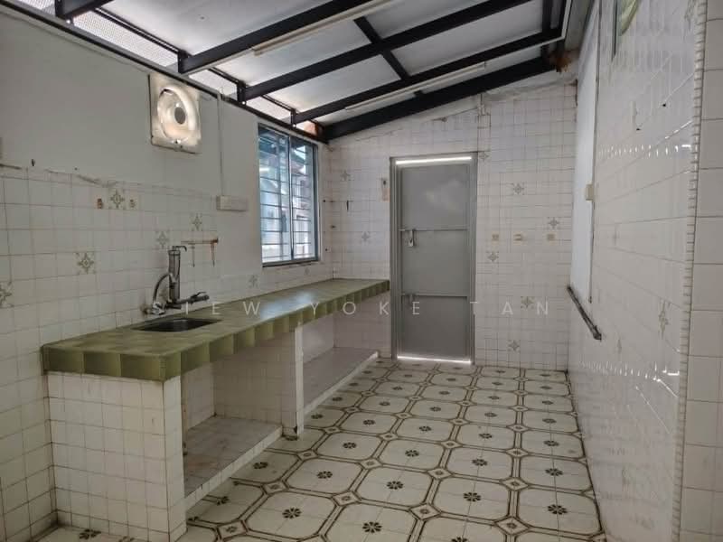 2-storey Terraced House for Sale in Taman Overseas Union (Taman Oug) (Jalan Klang Lama (Old Klang Road)) - Siew Yoke Tan - Kitchen - PropertyGuru.com.my