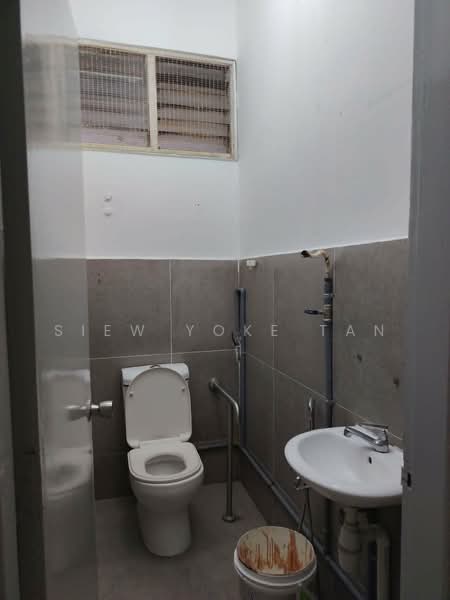 2-storey Terraced House for Sale in Taman Overseas Union (Taman Oug) (Jalan Klang Lama (Old Klang Road)) - Siew Yoke Tan - Bathroom - PropertyGuru.com.my