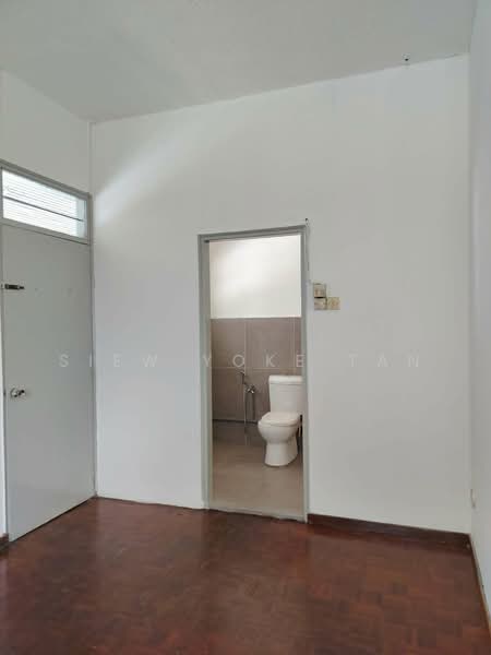 2-storey Terraced House for Sale in Taman Overseas Union (Taman Oug) (Jalan Klang Lama (Old Klang Road)) - Siew Yoke Tan - Bathroom - PropertyGuru.com.my