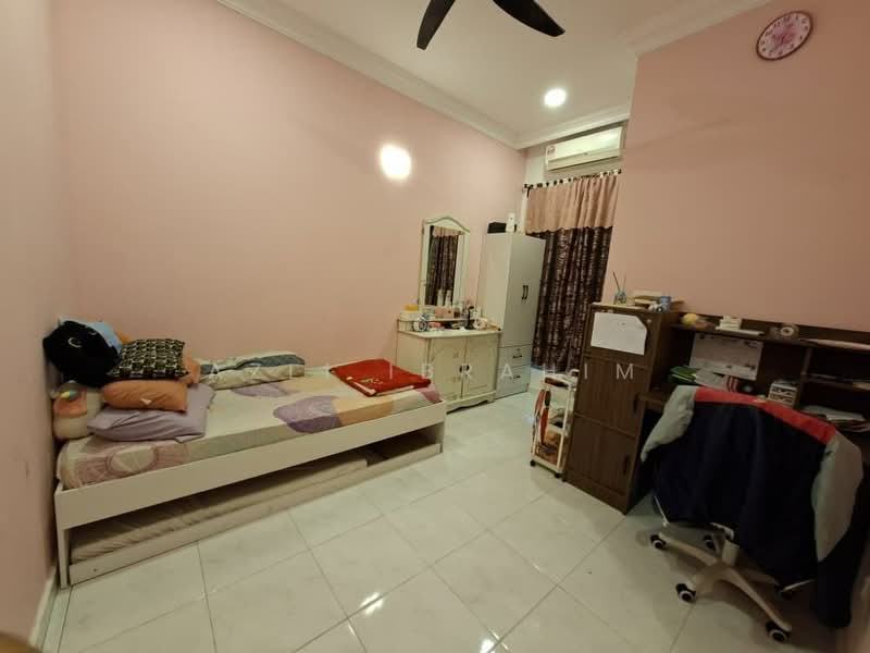 Rumah Teres 2-Tingkat untuk Dijual di Kota Puteri Seksyen 8 (Batu Arang) - Azli Ibrahim - Bedroom - PropertyGuru.com.my