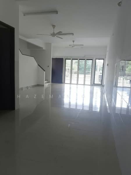 Rumah Teres 2 Tingkat untuk Disewa di Alam Impian (Shah Alam) - Hazeman Omar - Living Room - PropertyGuru.com.my
