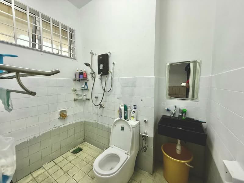 Rumah Teres 2 Tingkat untuk Dijual di Permas Jaya (Johor Bahru) - Glenn Woo - Bathroom - PropertyGuru.com.my
