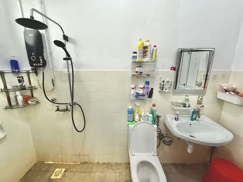 Rumah Teres 2 Tingkat untuk Dijual di Permas Jaya (Johor Bahru) - Glenn Woo - Bathroom - PropertyGuru.com.my