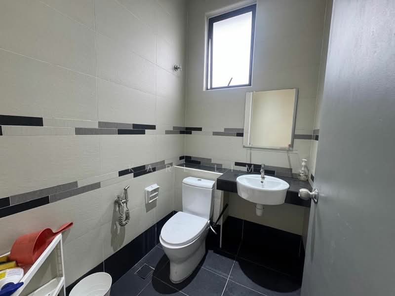 Kilang untuk Dijual di Eco Business Park 1 (Johor Bahru) - Karl Lim - Bathroom - PropertyGuru.com.my