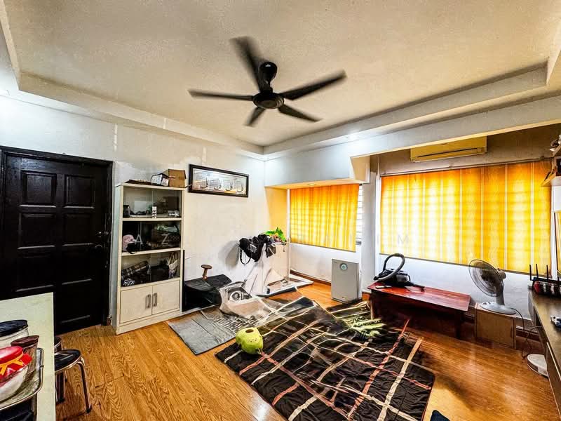 Pangsapuri untuk Dijual di Bunga Raya Apartment - Azli Ibrahim - Living Room - PropertyGuru.com.my