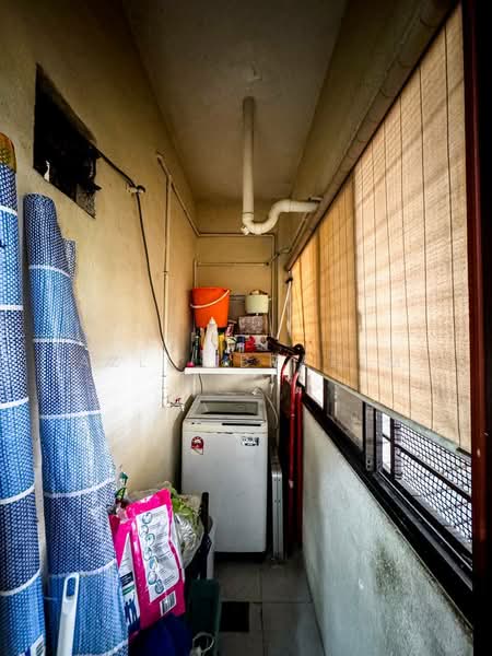 Pangsapuri untuk Dijual di Bunga Raya Apartment - Azli Ibrahim - Balcony - PropertyGuru.com.my
