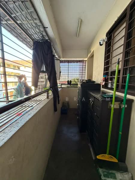 Pangsapuri untuk Dijual di Bunga Raya Apartment - Azli Ibrahim - Balcony - PropertyGuru.com.my
