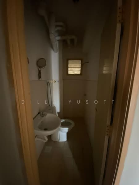 Pangsapuri untuk Disewa di Pangsapuri Sri Cempaka - DILLA YUSOFF - Bathroom - PropertyGuru.com.my
