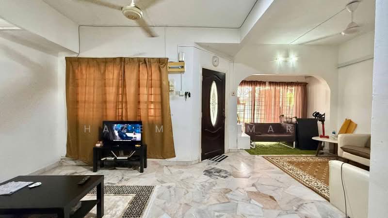 Rumah Teres 2 Tingkat untuk Dijual di Bandar Tun Hussein Onn (Cheras) - Hazeman Omar - Living Room - PropertyGuru.com.my
