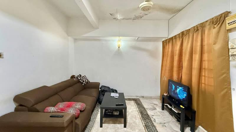 Rumah Teres 2 Tingkat untuk Dijual di Bandar Tun Hussein Onn (Cheras) - Hazeman Omar - Living Room - PropertyGuru.com.my