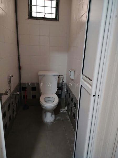Kedai / Pejabat untuk Disewa di Mutiara Damansara (Selangor) - Siew Yoke Tan - Bathroom - PropertyGuru.com.my