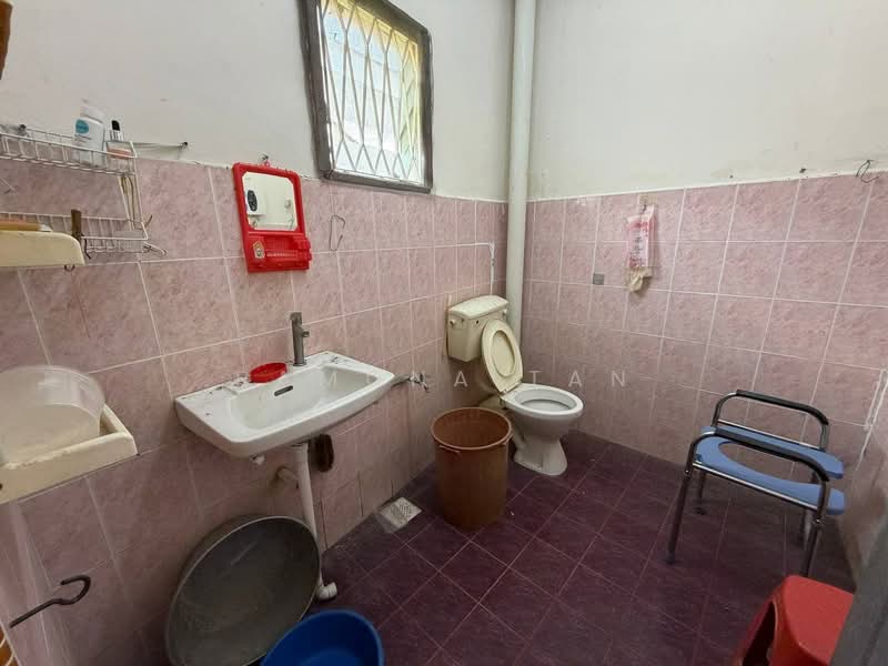Rumah Teres 2 Tingkat untuk Dijual di Melaka (Melaka City) - Ramona Tan - Bathroom - PropertyGuru.com.my