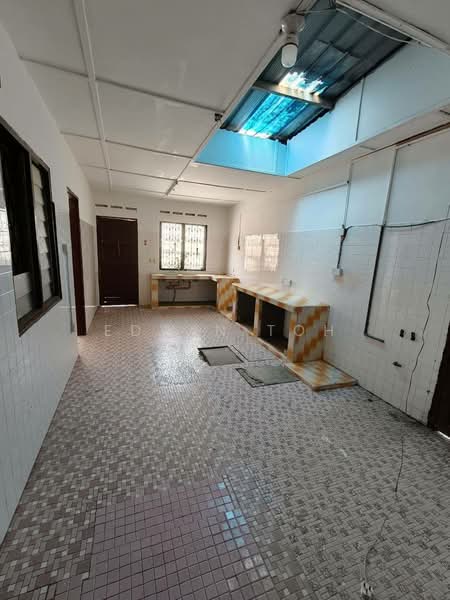 Rumah Teres 2 Tingkat untuk Dijual di Taman Sri Tebrau (Johor Bahru) - Edwin Toh - Kitchen - PropertyGuru.com.my