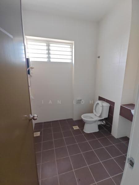 Rumah Berkembar untuk Dijual di Bandar Teknologi Kajang (Kajang) - Ian Loh - Bathroom - PropertyGuru.com.my