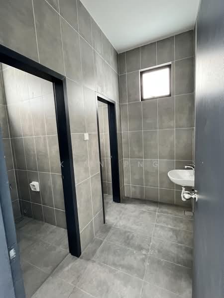 Kilang untuk Disewa di Eco Business Park 1 (Johor Bahru) - Kinn Png - Bathroom - PropertyGuru.com.my
