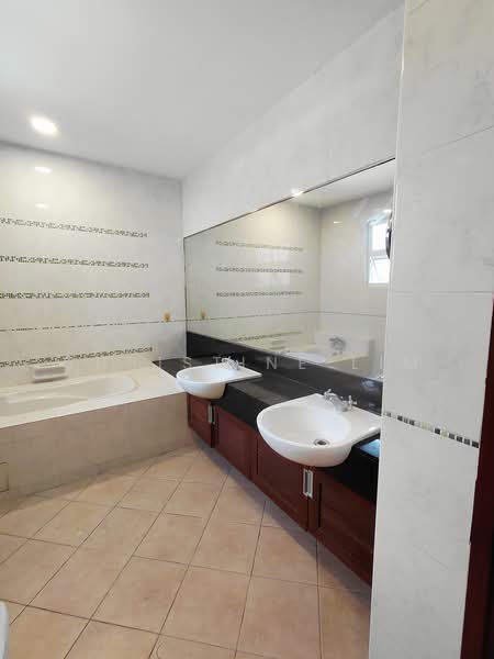 Semi-Detached House for Rent in Tropicana (Petaling Jaya) - Christine Lim - Master Bathroom - PropertyGuru.com.my