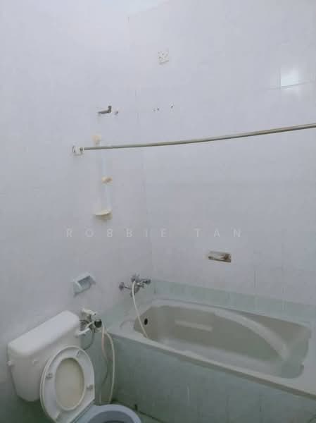 2-storey Terraced House for Rent in Skudai (Johor) - Robbie Tan - Bathroom - PropertyGuru.com.my