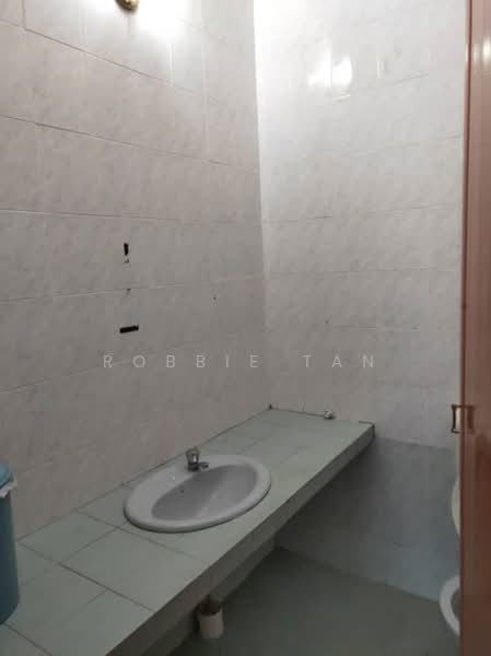 2-storey Terraced House for Rent in Skudai (Johor) - Robbie Tan - Bathroom - PropertyGuru.com.my