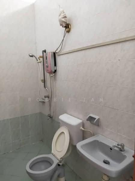 2-storey Terraced House for Rent in Skudai (Johor) - Robbie Tan - Bathroom - PropertyGuru.com.my