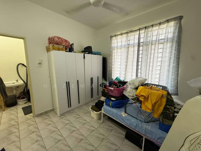 Bungalow House for Sale in Mahkota Hills (Lenggeng) - Hazeman Omar - Bedroom - PropertyGuru.com.my