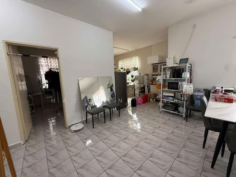 Bungalow House for Sale in Mahkota Hills (Lenggeng) - Hazeman Omar - Kitchen - PropertyGuru.com.my