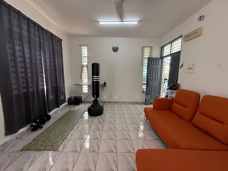 Bungalow House for Sale in Mahkota Hills (Lenggeng) - Hazeman Omar - Living Room - PropertyGuru.com.my