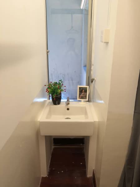 Servis Apartment untuk Disewa di Saville Residence - vLee . - Bathroom - PropertyGuru.com.my