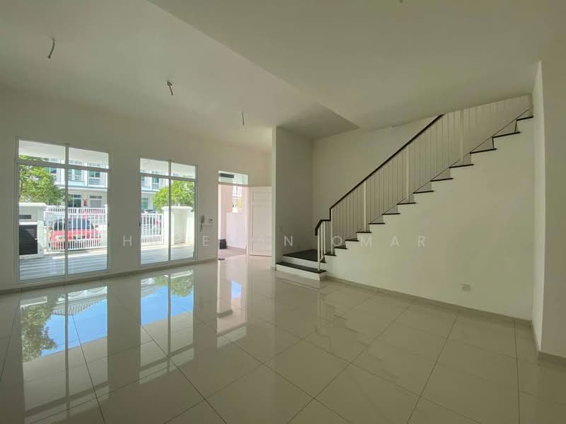 Rumah Teres 2 Tingkat untuk Dijual di Eco Majestic (Semenyih) - Hazeman Omar - Living Room - PropertyGuru.com.my