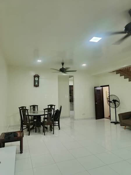 Rumah Teres 2-Tingkat untuk Disewa di Bandar Dato Onn (Tebrau) - Zi Hui - Living Room - PropertyGuru.com.my