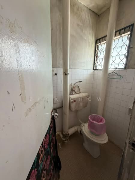 Flat for Sale at Taman Cempaka - Zack Chow - Bathroom - PropertyGuru.com.my