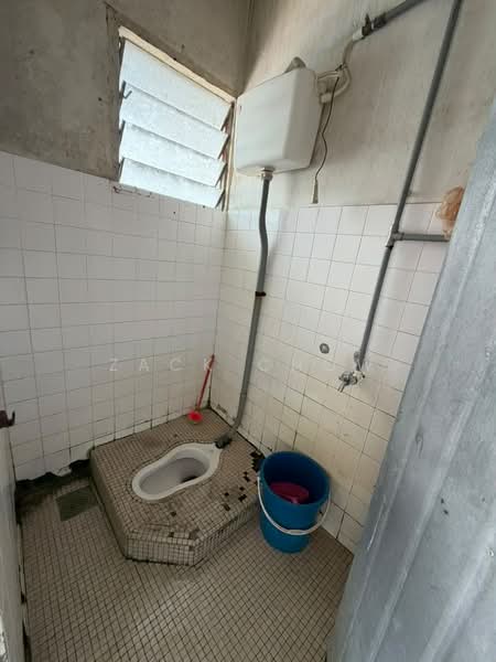 Flat for Sale at Taman Cempaka - Zack Chow - Bathroom - PropertyGuru.com.my