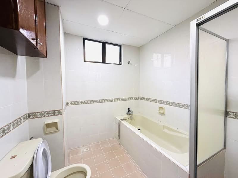 Kondominium untuk Disewa di Pearl View - Jeff Tan - Bathroom - PropertyGuru.com.my