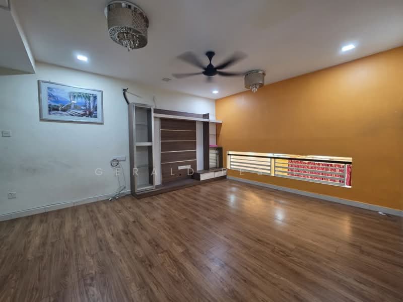 Rumah Teres 3 Tingkat untuk Dijual di Taman Bayu Aman (Butterworth) - Gerald Peski - Living Room - PropertyGuru.com.my