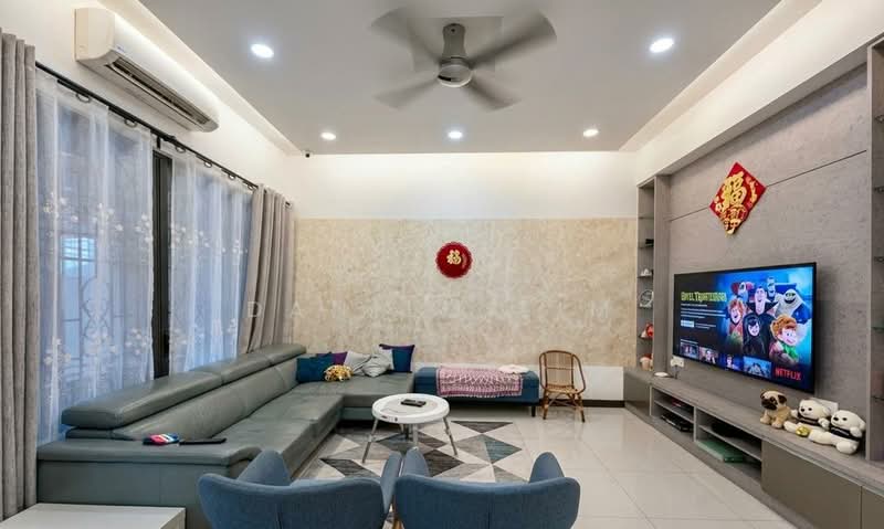 Rumah Teres 3 Tingkat untuk Dijual di Taman Taynton View (Cheras) - Danilo Lim - Living Room - PropertyGuru.com.my