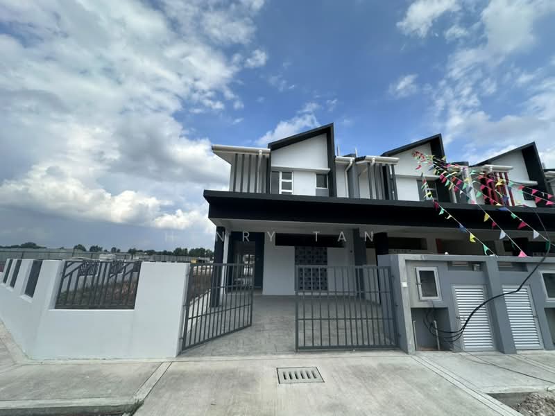2-storey Terraced House for Sale in Alam Perdana (Puncak Alam) - Henry Tan - Exterior - PropertyGuru.com.my