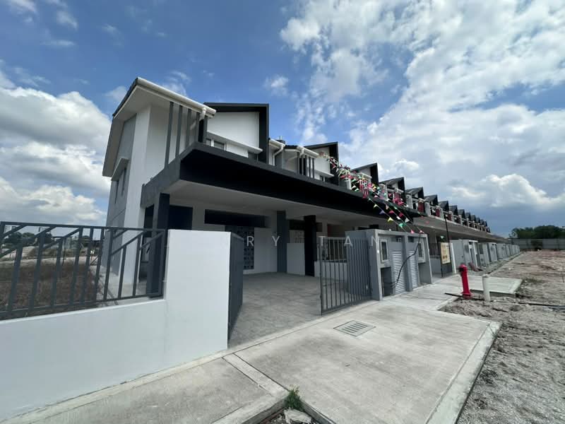 2-storey Terraced House for Sale in Alam Perdana (Puncak Alam) - Henry Tan - Exterior - PropertyGuru.com.my