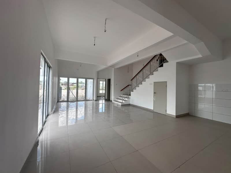 2-storey Terraced House for Sale in Alam Perdana (Puncak Alam) - Henry Tan - Living Room - PropertyGuru.com.my