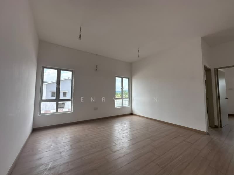 2-storey Terraced House for Sale in Alam Perdana (Puncak Alam) - Henry Tan - Living Room - PropertyGuru.com.my