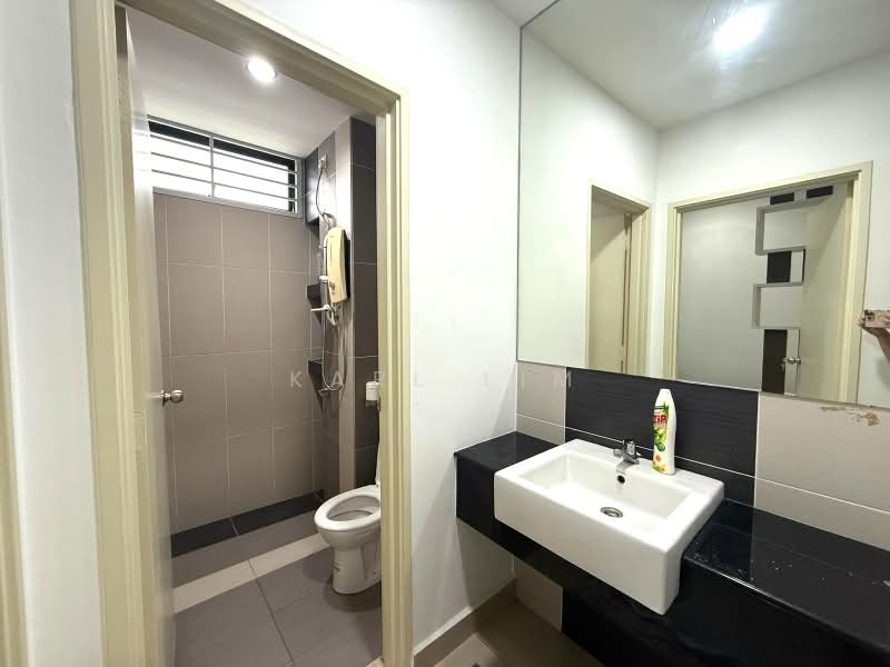Cluster House for Sale in Taman Ungku Tun Aminah (Skudai) - Karl Lim - Bathroom - PropertyGuru.com.my