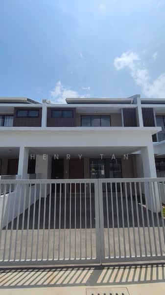 2-storey Terraced House for Sale in Puncak Bestari (Puncak Alam) - Henry Tan - Exterior - PropertyGuru.com.my